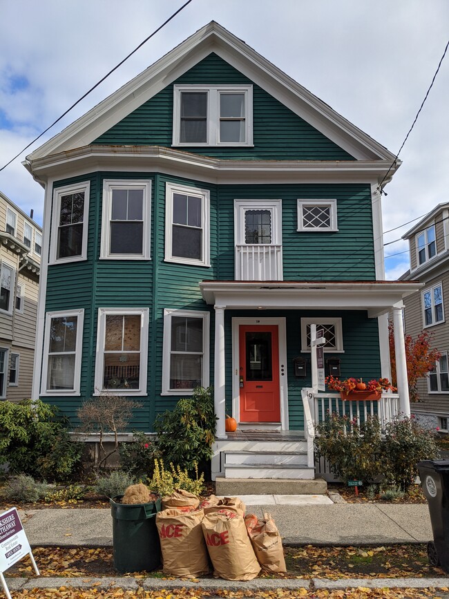 Building Photo - 19 Green St