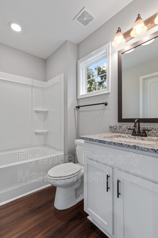 Building Photo - 2645a Bell St