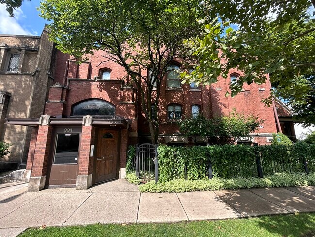 Building Photo - 331 S Ridgeland Ave