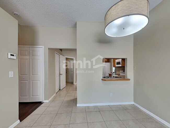 Foto del edificio - 1345 Brooke View Dr