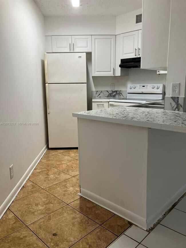 Building Photo - 213 Lake Pointe Dr