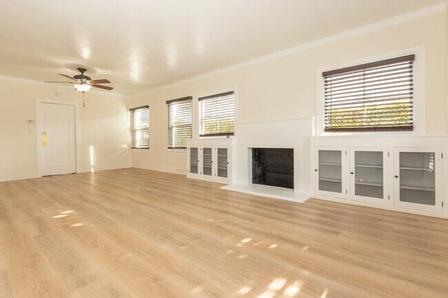 Foto del edificio - 2 Bed/1 Bath North Park Spanish Craftsman w/ Yard + Driveway Parking