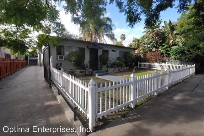 Building Photo - 853 N Formosa Ave