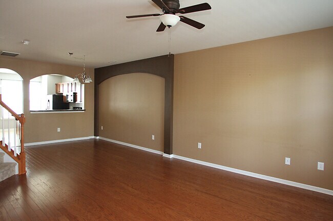 Foto del edificio - Beautiful Two Bedroom Townhome in Convenie...