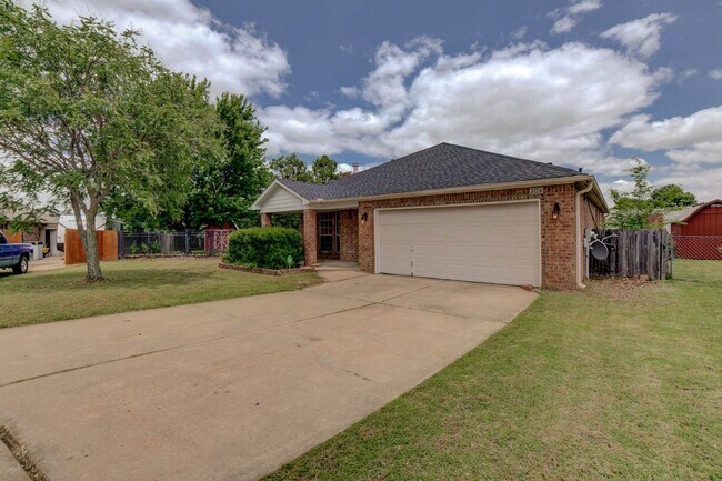 Foto del edificio - GORGEOUS 3 BED 2 BATH / CUL-DE-SAC / BA SC...