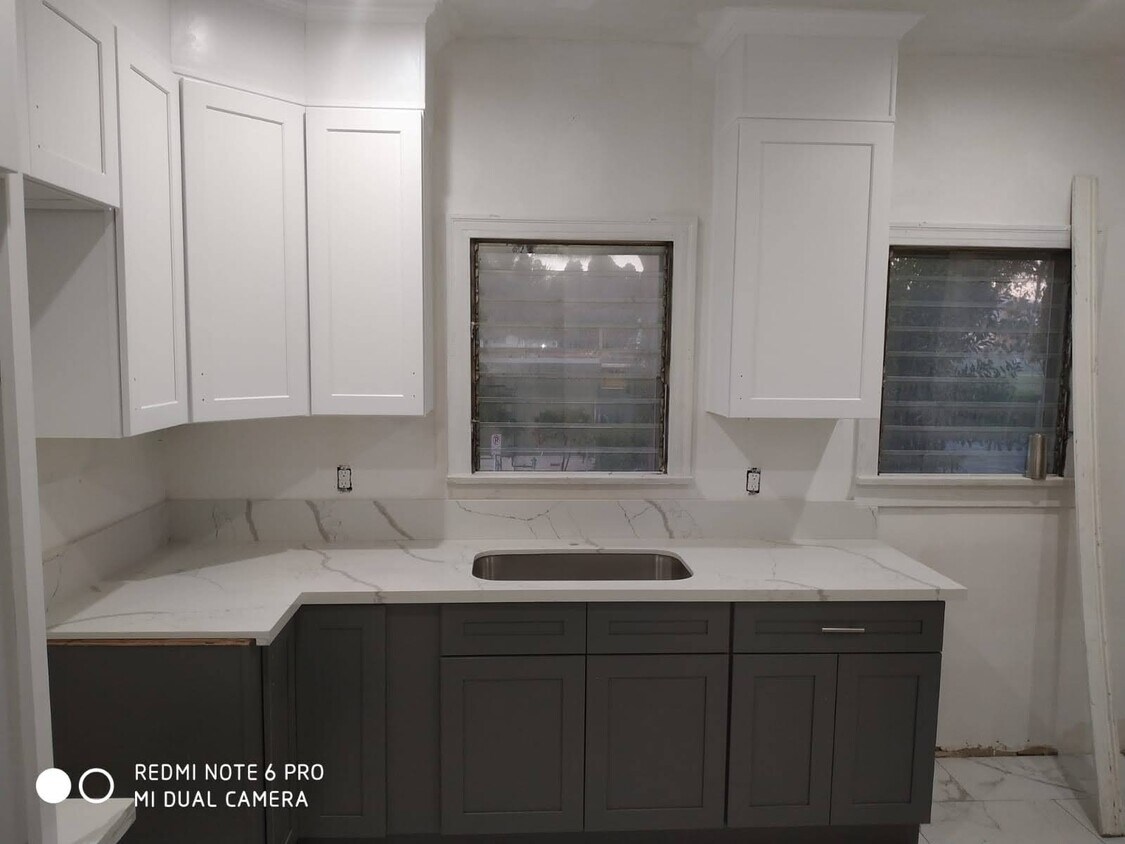 Foto principal - 465 N Ogden Dr