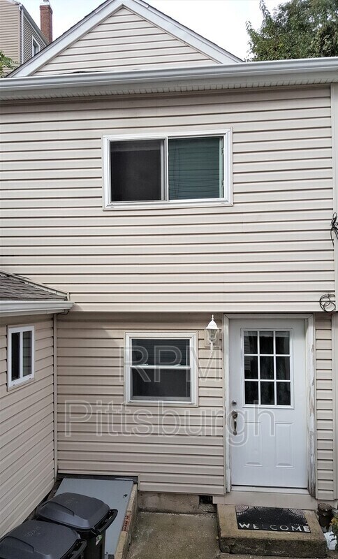 Building Photo - 14 Kosciusko Way
