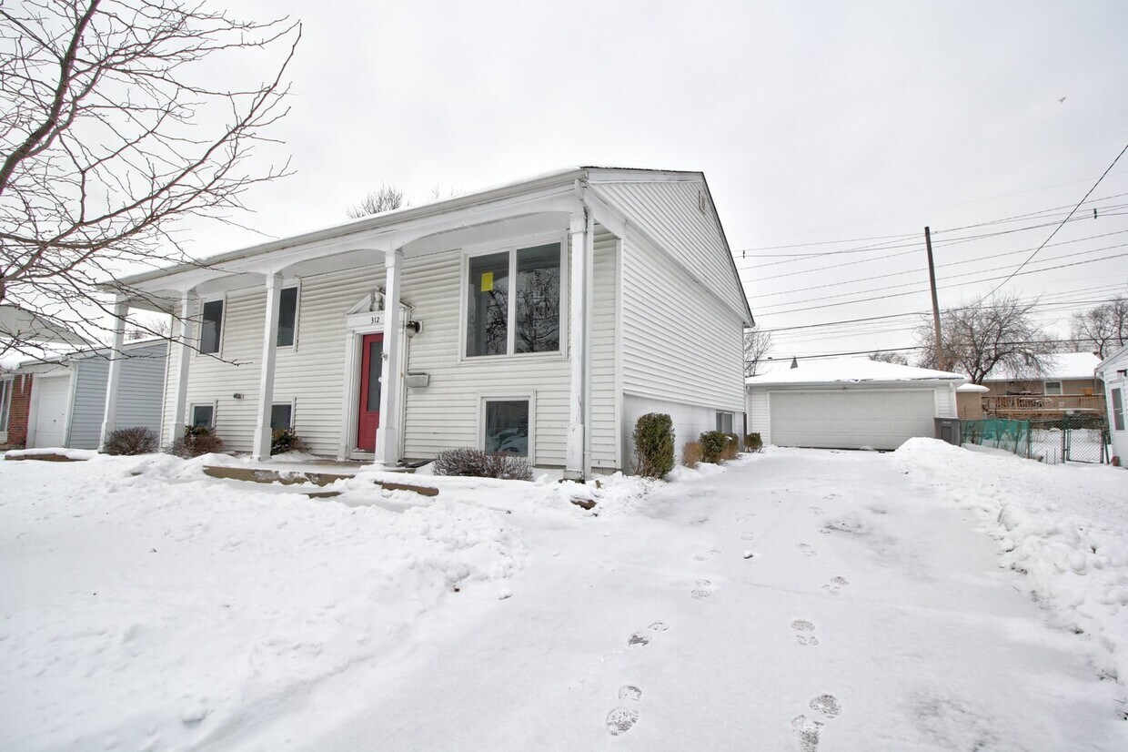 312 Hickory Ave, Romeoville, IL 60446 House Rental in Romeoville, IL