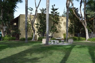 Building Photo - 2909 Huntington Blvd