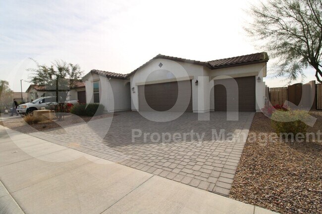 Foto del edificio - 18029 W Elizabeth Ave