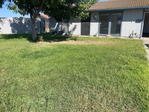 Building Photo - 302 Lovell Way