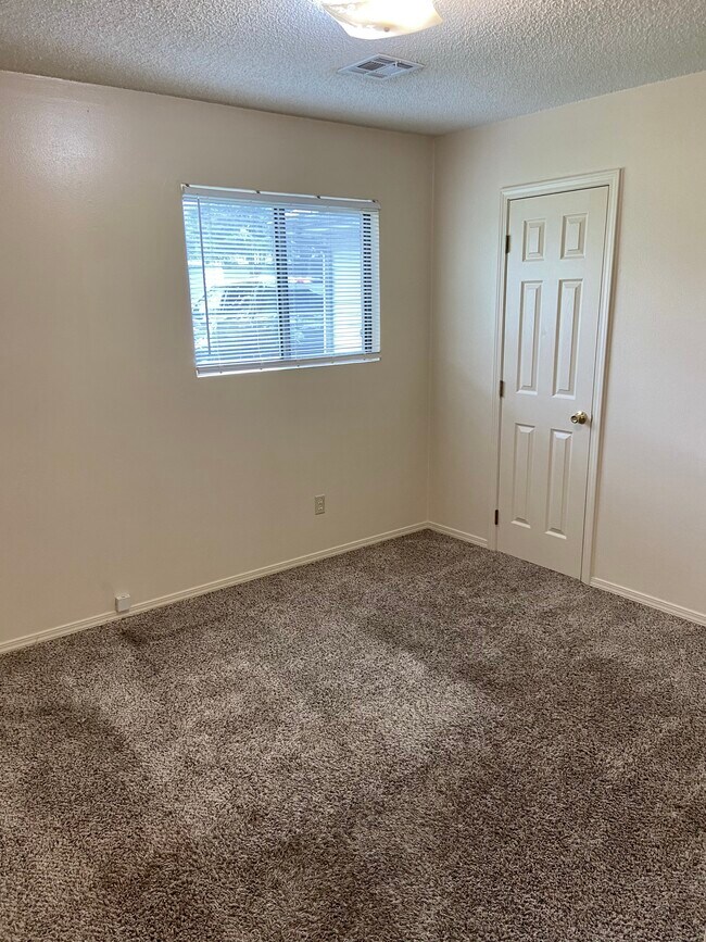 Foto del edificio - 503 E 5th Plz