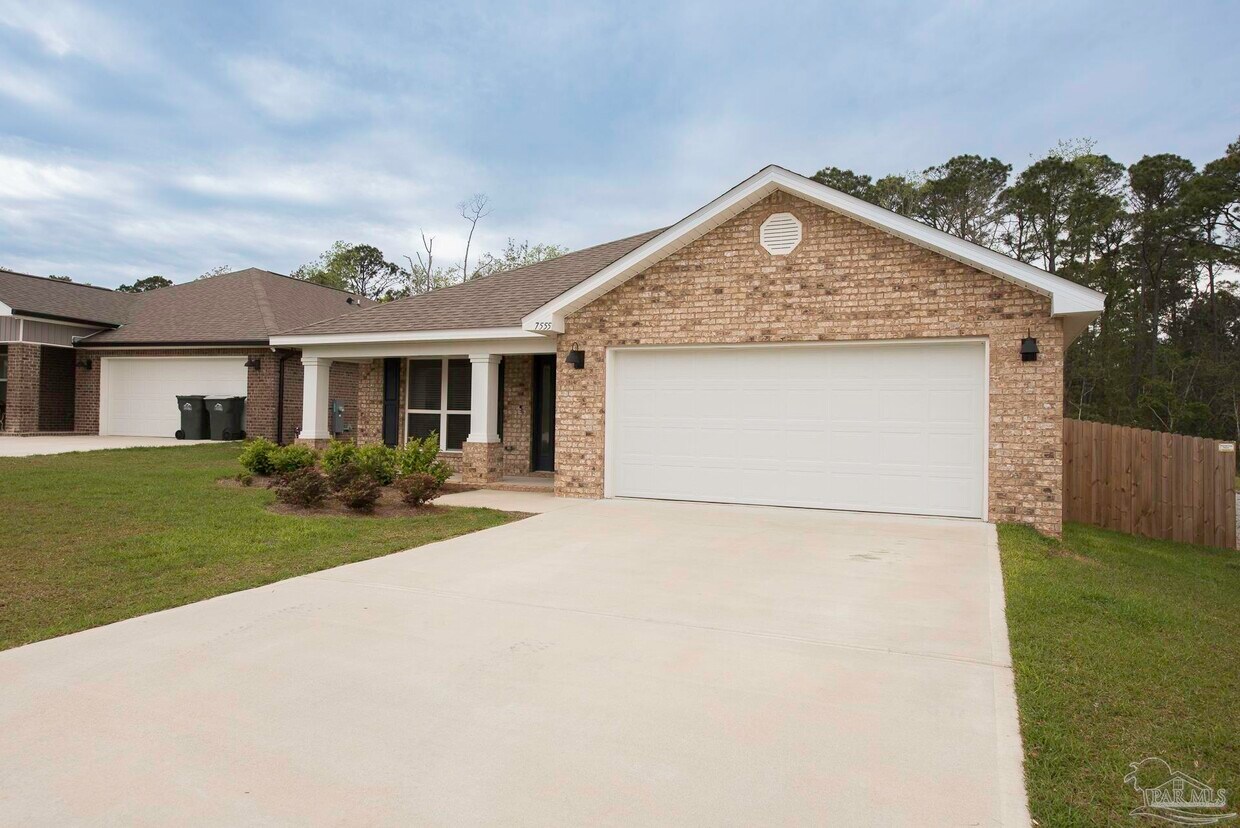 7555 Oak Lake Blvd, Bellview, FL 32526 House Rental in Bellview, FL