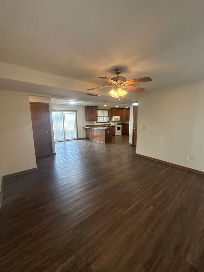 Building Photo - 1412 North Dakota Ave