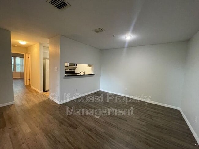 Foto del edificio - 4028 Crockers Lake Blvd