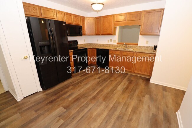 Foto del edificio - Discover this well-maintained 3-bedroom, 2-bath home in Indianapolis featuring an attached garage...