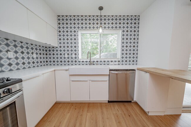 Building Photo - 848 32nd St