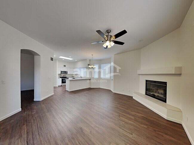 Foto del edificio - 10191 N Tarheel Pl