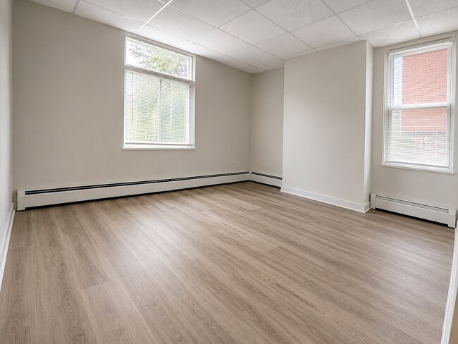 Building Photo - 61 N Linwood Ave