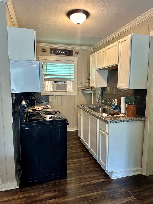 Building Photo - 4210 Ennis St