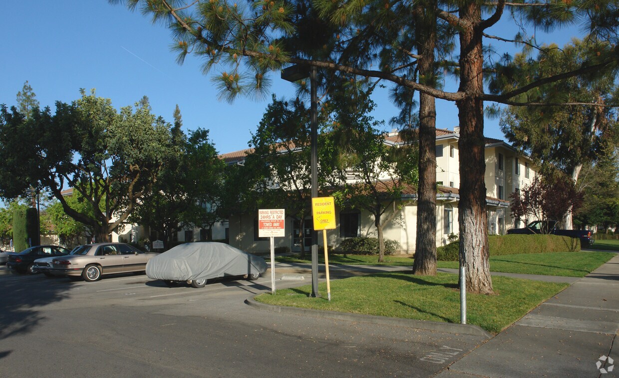 Foto del edificio - Redwood Manor