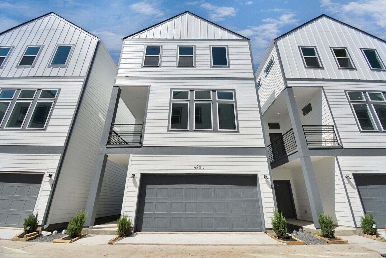 Primary Photo - 420 Janisch Rd