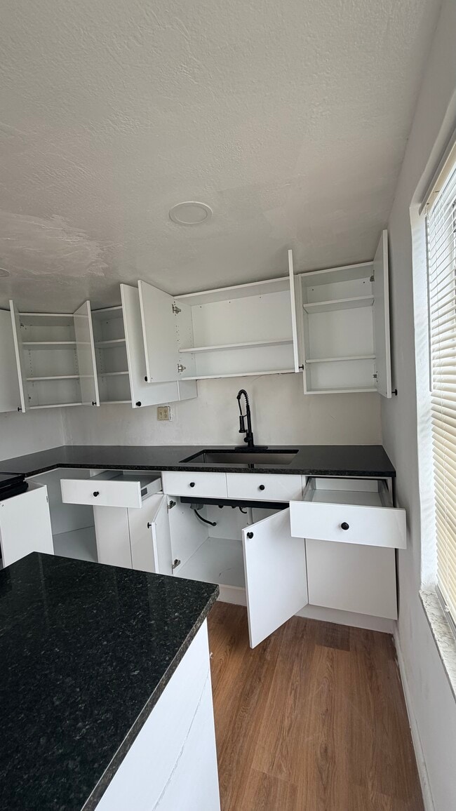 Foto del edificio - 414 Phippen Waiters Rd