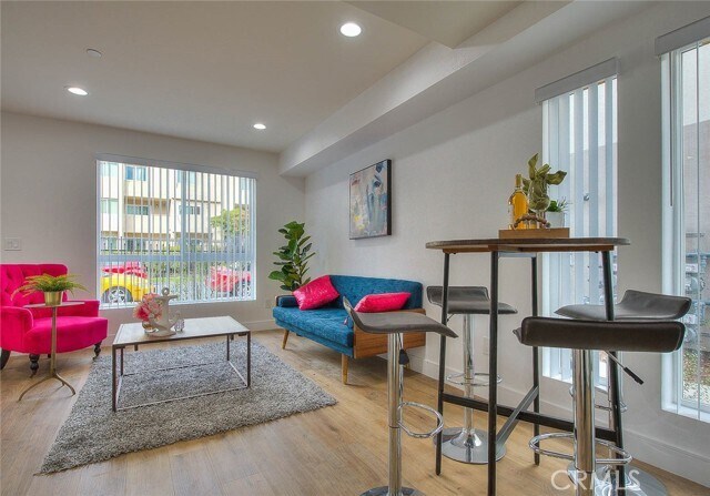 Foto del edificio - 11732 Hamlin St