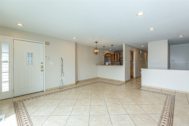 Building Photo - 242-32A Oak Park Dr