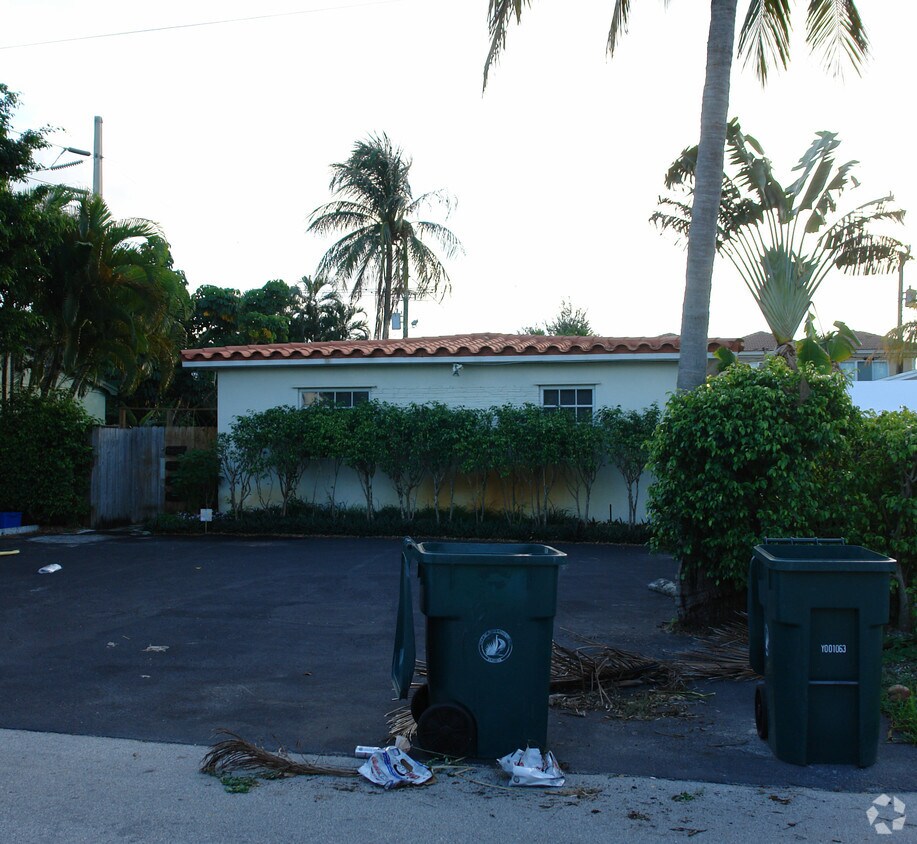 Primary Photo - 1140 NE 12th Ave