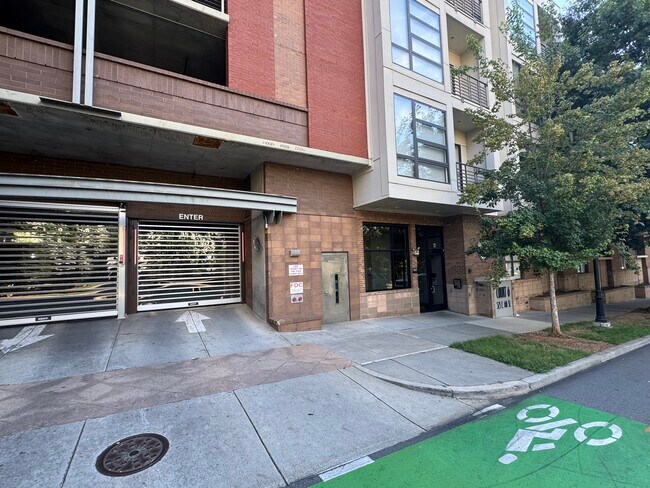 Foto del edificio - 525 E 6th St