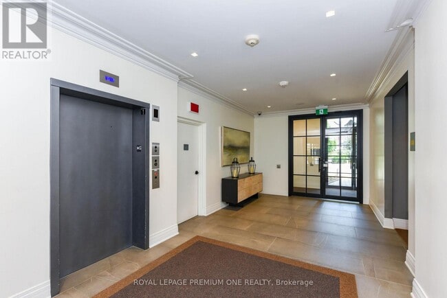 Building Photo - 571 Prince Edward Dr N