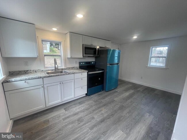 Building Photo - 25 W 33rd St