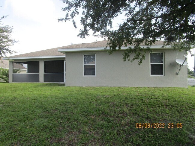 Foto del edificio - Available Nowl! Nice 3/2/2 Across From Jim Jeffers Park and Oasis North School