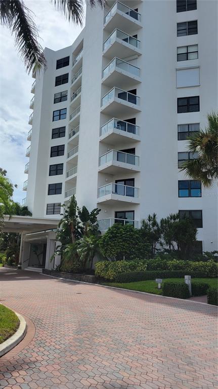 Building Photo - 1000 Longboat Club Rd