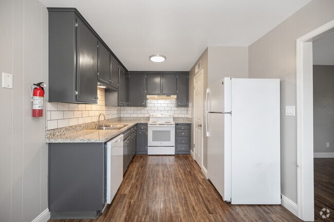 3X2 3BD, 2BA - 1200SF Kitchen - Swiss Colony Apartments