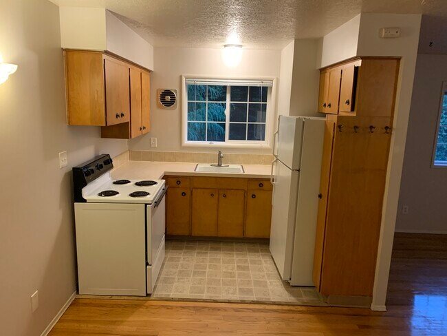 Building Photo - 4540 SW Dogwood Ln