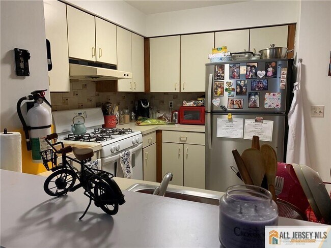 Building Photo - 404 Carhart Ct