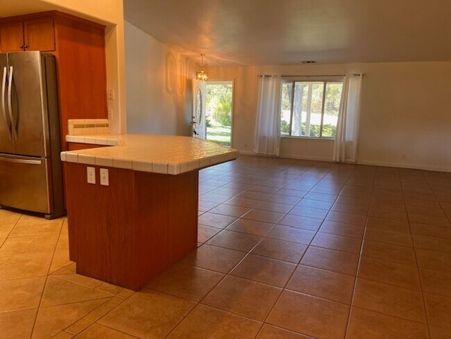 Foto del edificio - 3 Bedrooms, 2 baths, 2 car garage