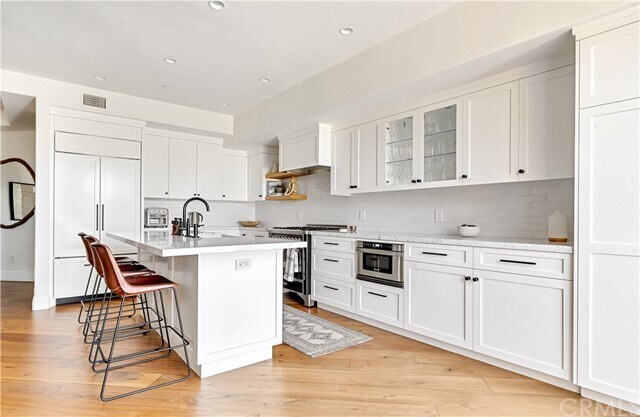 Building Photo - 405 Dahlia Ave