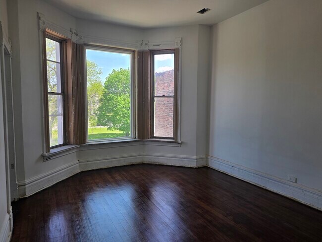 Foto del edificio - 3444 S Western Ave