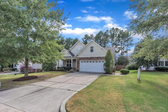 Foto del edificio - 4 Bedroom Home with 2 Car Garage & Fenced Yard!