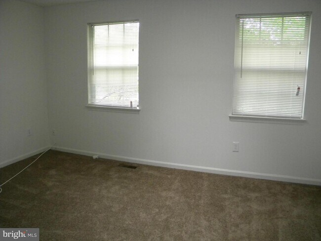 Building Photo - 9120 Glenville Rd