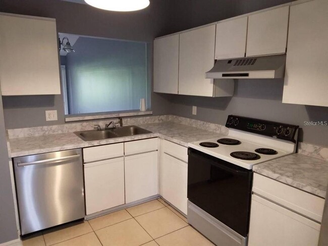Building Photo - 949 Pebble Creek Cir