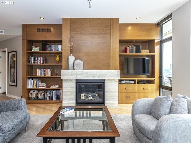 Building Photo - Rare rental in The Westerly - spectacular 2/2.5 unit w/sweeping views/2 parking/2 storage