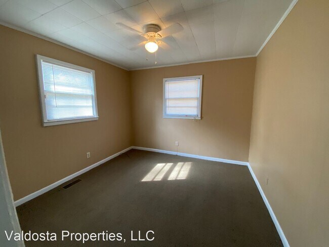Building Photo - 3 br, 1 bath House - 1402 Lake Park Road