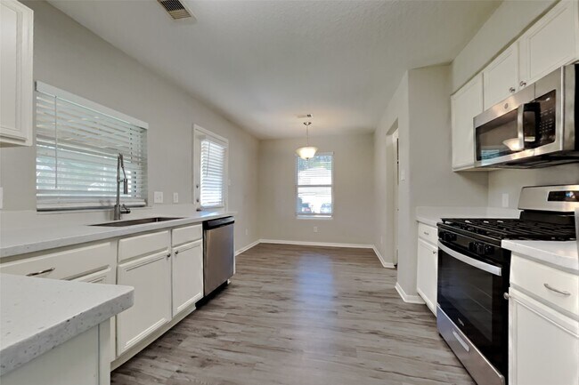 Foto del edificio - 16730 N Bob White Dr