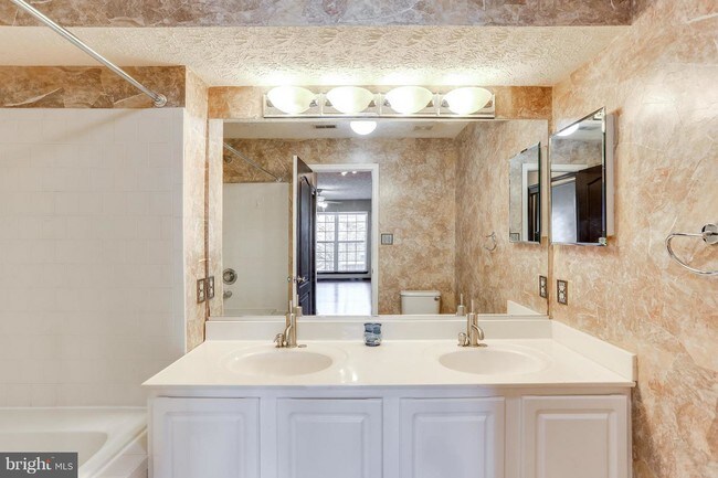 Foto del edificio - 15602 Everglade Ln