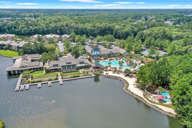 Foto del edificio - Beautiful custom home in Hampton Lake!