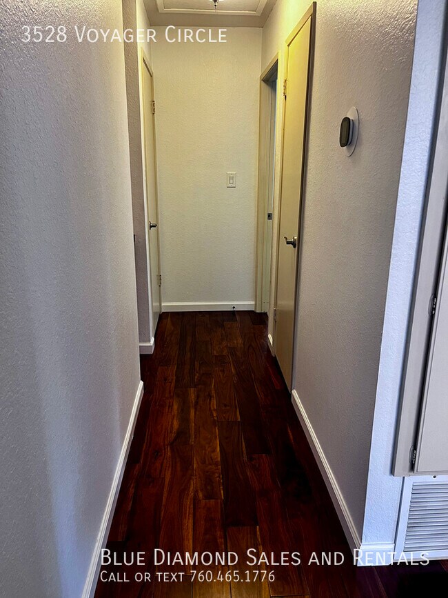 Building Photo - Recently Redone 2BR, 2Bath unfurnished Con...